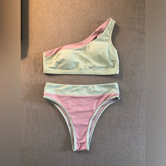 Cupshe Bikini - Picture 1 of 3